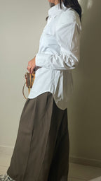 Chemise à épaulettes et réglable