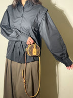 Chemise avec épaulette relief