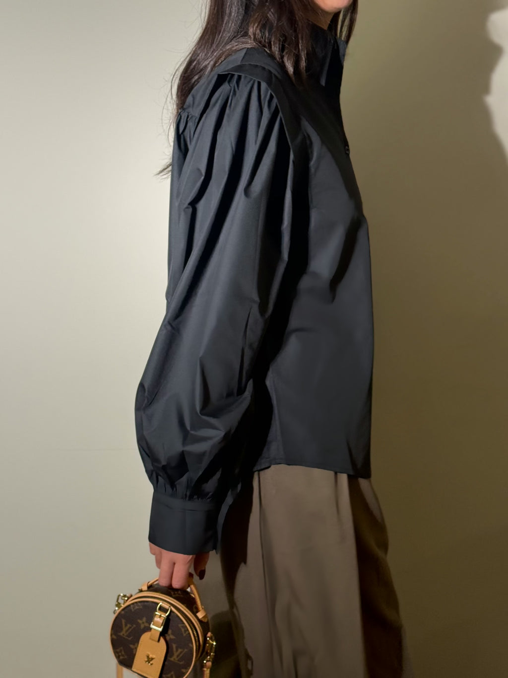 Chemise avec épaulette relief