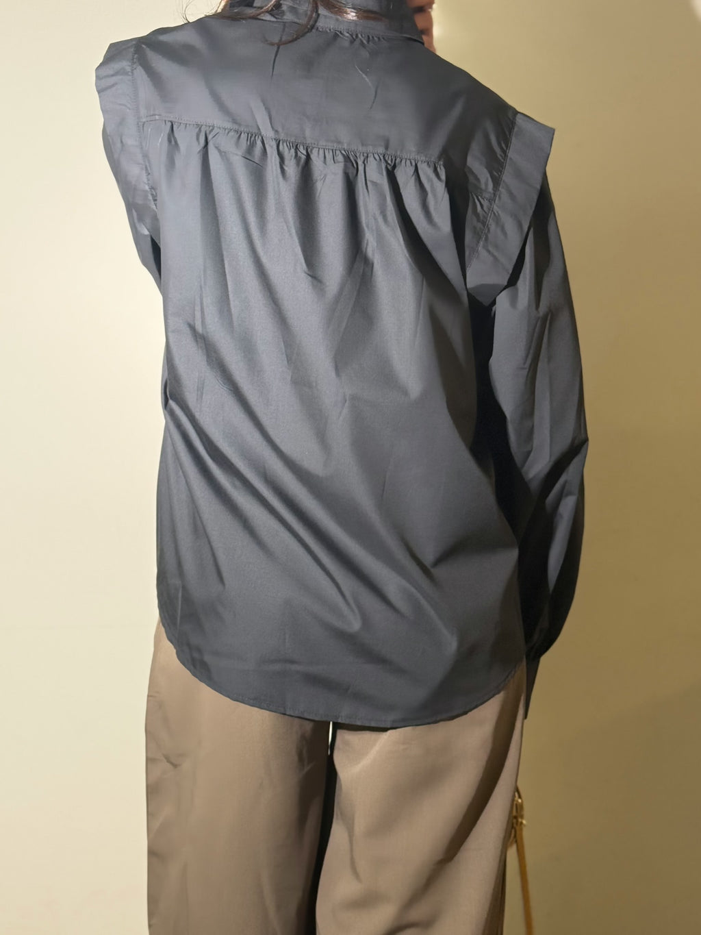 Chemise avec épaulette relief